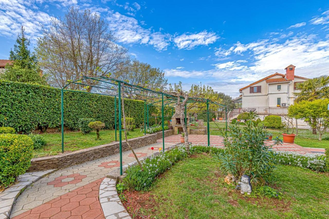 Apartment Flores Stari Pazin Екстериор снимка
