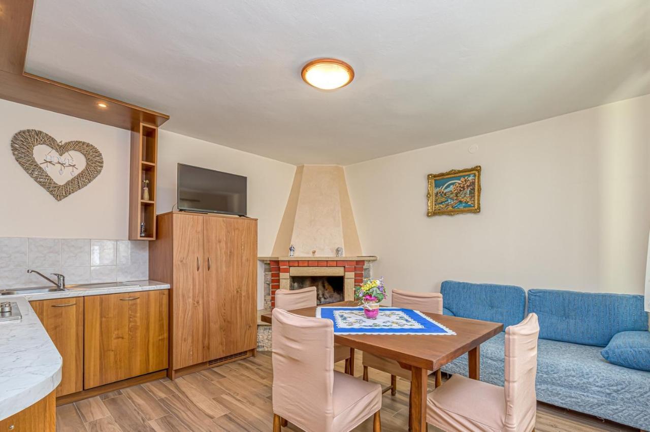 Apartment Flores Stari Pazin Екстериор снимка
